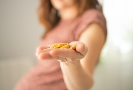 Nejčastější nedostatky vitamínů a minerálů u žen – proč vznikají a jak je řešit?